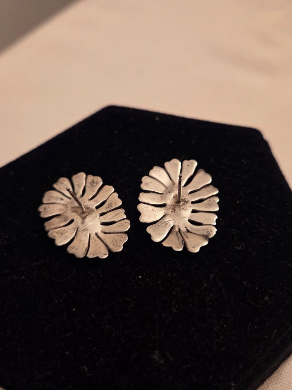 Vintage Silver Daisy Earrings - Picture 2 of 5